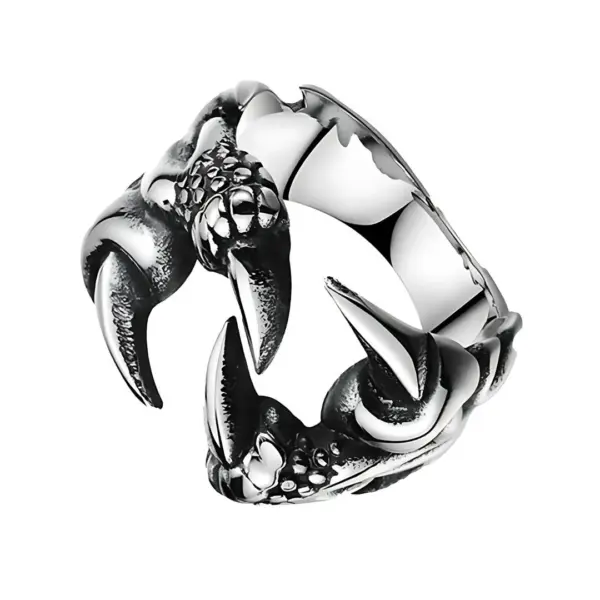 Muški prsten Clawrex s motivom kandži, prikaz izbliza na neutralnoj pozadini.