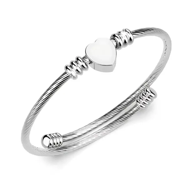 Narukvica Dodir Srca s minimalističkim srcem, prikazana na bijeloj pozadini kao glavni proizvod.